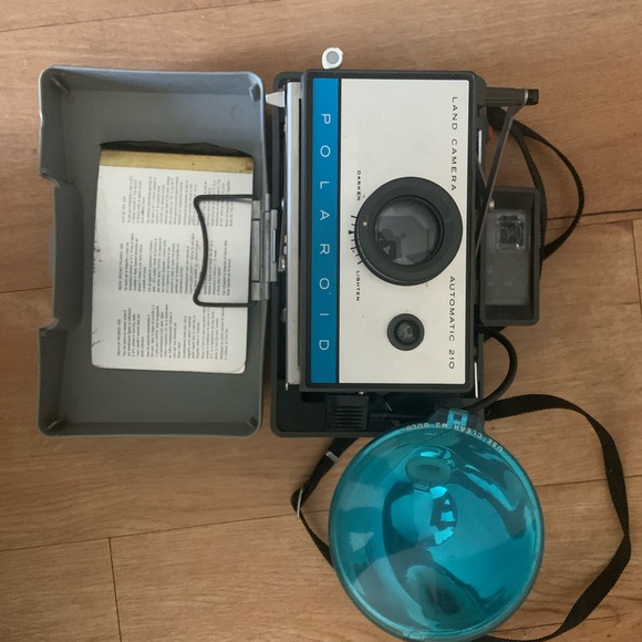 ๐ธ Vintage Polaroid 210 Land Camera + Flashgun 268 - Picture 2 of 10